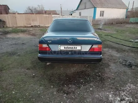 Mercedes-Benz E 220 1993 года за 2 300 000 тг. в Астана – фото 3