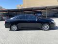 Toyota Camry 2015 года за 8 300 000 тг. в Актобе – фото 2