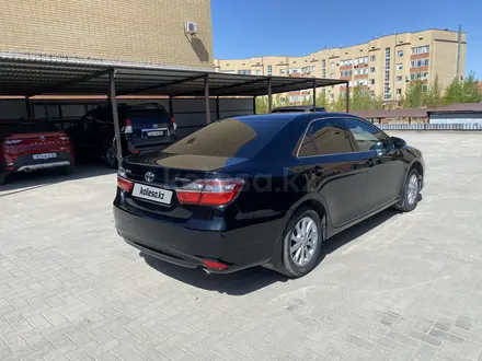 Toyota Camry 2015 года за 8 300 000 тг. в Актобе – фото 3