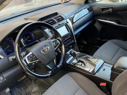 Toyota Camry 2015 года за 8 300 000 тг. в Актобе – фото 9