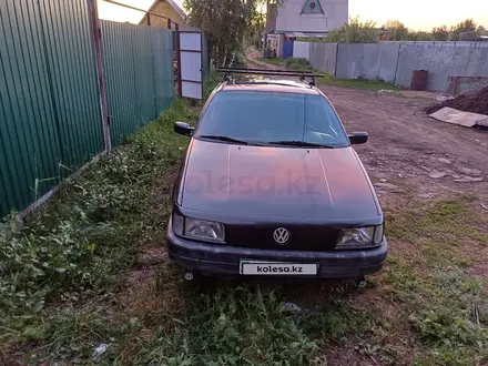 Volkswagen Passat 1993 года за 1 750 000 тг. в Актобе – фото 2