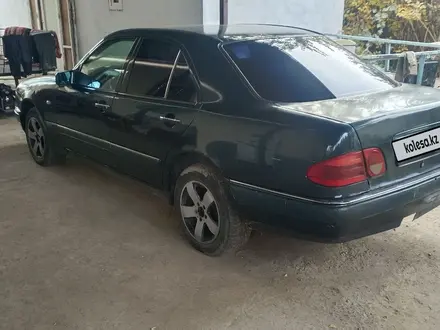 Mercedes-Benz E 200 1996 года за 1 800 000 тг. в Асыката – фото 3