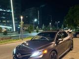 Toyota Camry 2020 года за 13 700 000 тг. в Астана – фото 3