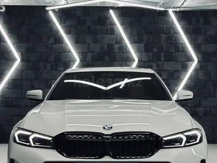 BMW 320 2025 года за 25 850 000 тг. в Алматы – фото 2