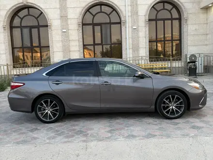 Toyota Camry 2017 года за 7 300 000 тг. в Жанаозен – фото 14