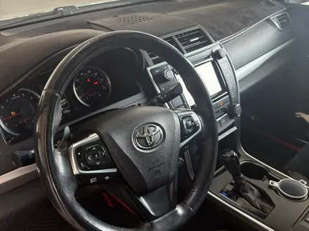 Toyota Camry 2017 года за 7 300 000 тг. в Жанаозен – фото 20