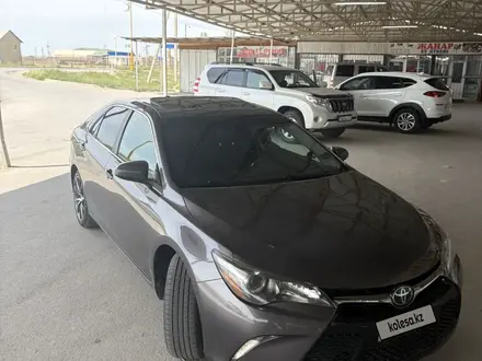 Toyota Camry 2017 года за 7 300 000 тг. в Жанаозен – фото 21