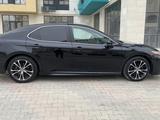 Toyota Camry 2018 годаfor9 500 000 тг. в Актау – фото 4