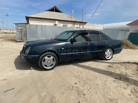 Mercedes-Benz E 230 1995 года за 1 500 000 тг. в Кызылорда – фото 2