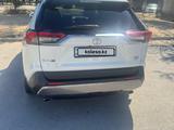 Toyota RAV4 2020 года за 14 500 000 тг. в Актау – фото 3
