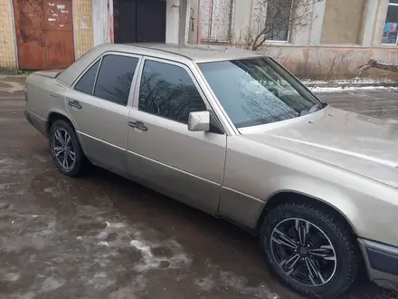 Mercedes-Benz E 230 1990 года за 1 500 000 тг. в Усть-Каменогорск – фото 6