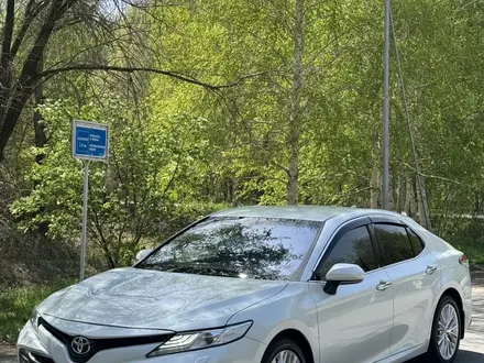 Toyota Camry 2018 года за 13 200 000 тг. в Алматы