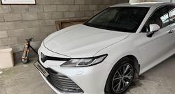 Toyota Camry 2021 года за 16 200 000 тг. в Алматы