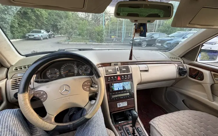 Mercedes-Benz E 320 1999 года за 2 840 000 тг. в Астана