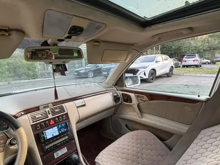 Mercedes-Benz E 320 1999 года за 2 840 000 тг. в Астана – фото 3