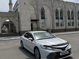 Toyota Camry 2019 года за 12 499 000 тг. в Тараз – фото 2