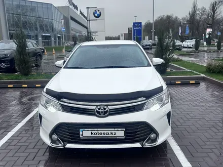 Toyota Camry 2015 года за 12 980 000 тг. в Алматы – фото 2