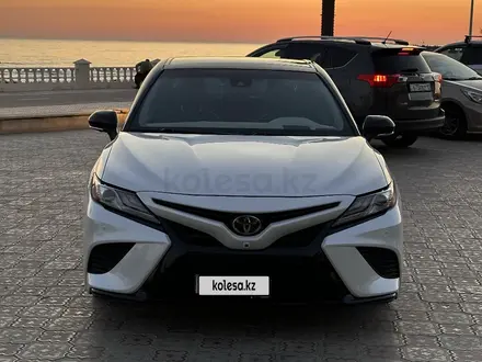 Toyota Camry 2018 года за 13 600 000 тг. в Актау – фото 15