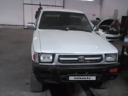 Toyota Hilux 1997 года за 3 000 000 тг. в Кульсары – фото 2