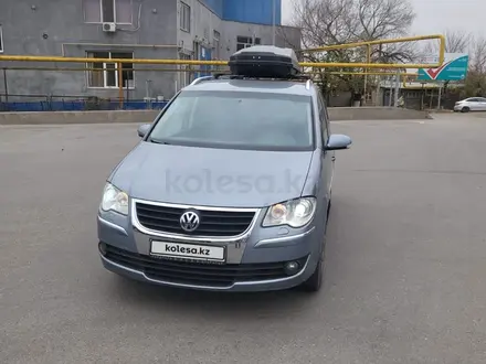 Volkswagen Touran 2007 года за 4 500 000 тг. в Алматы – фото 3