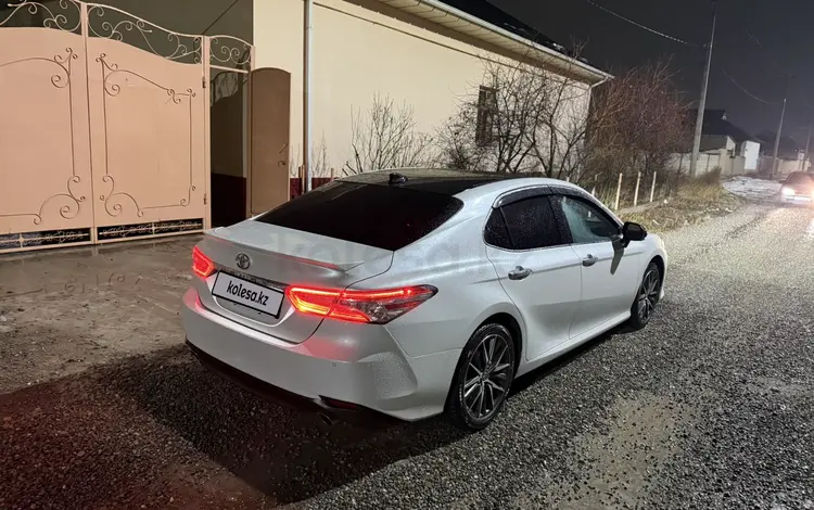 Toyota Camry 2022 года за 13 500 000 тг. в Шымкент