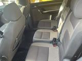 Volkswagen Touran 2008 года за 3 500 000 тг. в Алматы – фото 2