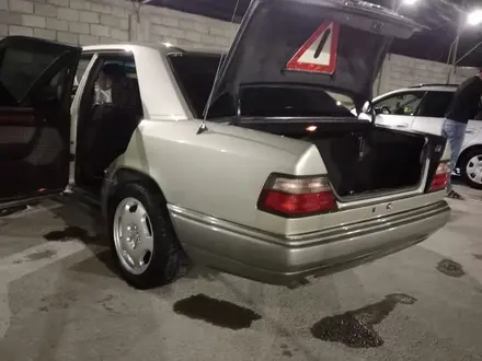 Mercedes-Benz E 280 1995 года за 2 990 000 тг. в Шымкент – фото 2