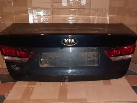 Kia K5 крышка багажника 2016-19 за 1 000 тг. в Алматы