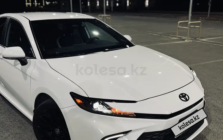 Toyota Camry 2025 года за 19 300 000 тг. в Атырау