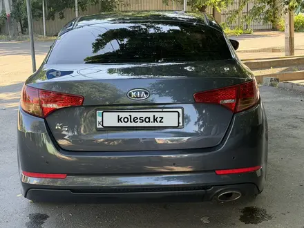 Kia K5 2011 года за 7 000 000 тг. в Алматы – фото 9