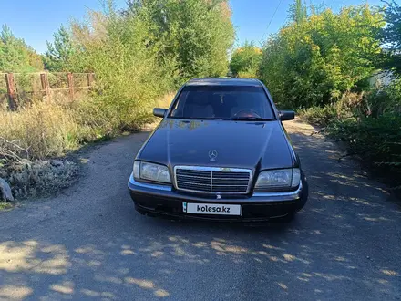 Mercedes-Benz C 180 1995 года за 1 400 000 тг. в Кокшетау – фото 2