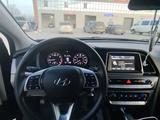 Hyundai Sonata 2018 года за 7 500 000 тг. в Актобе – фото 3