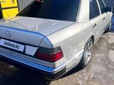 Mercedes-Benz E 200 1992 года за 1 800 000 тг. в Туркестан – фото 2