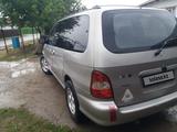 Kia Carnival 2000 года за 1 800 000 тг. в Жетысай – фото 5