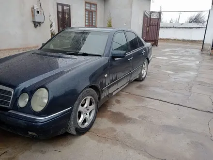 Mercedes-Benz E 230 1996 года за 2 300 000 тг. в Туркестан – фото 3