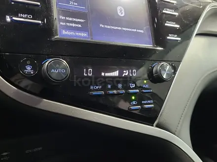 Toyota Camry 2021 года за 11 090 000 тг. в Алматы – фото 18