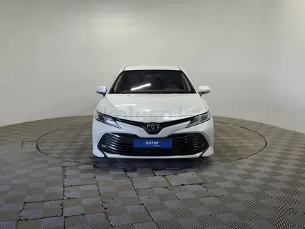 Toyota Camry 2021 года за 11 090 000 тг. в Алматы – фото 2