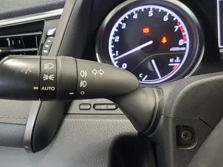 Toyota Camry 2021 года за 11 090 000 тг. в Алматы – фото 24