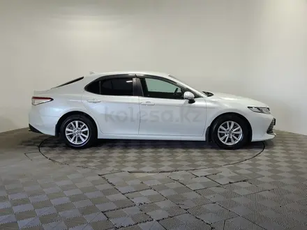 Toyota Camry 2021 года за 11 090 000 тг. в Алматы – фото 4