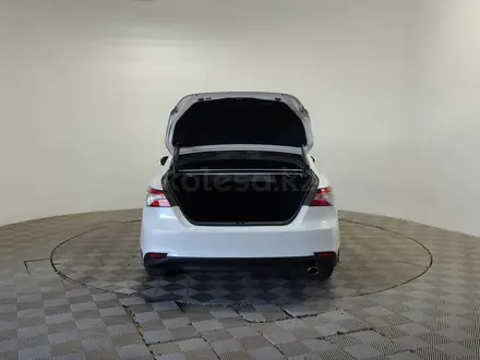 Toyota Camry 2021 года за 11 090 000 тг. в Алматы – фото 9