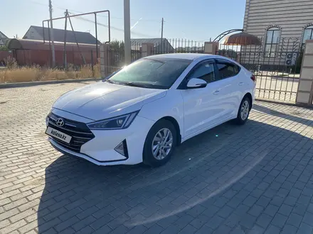 Hyundai Elantra 2019 года за 8 100 000 тг. в Уральск – фото 3