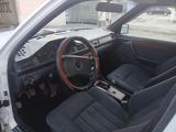Mercedes-Benz E 200 1990 годаүшін1 300 000 тг. в Айтеке би – фото 2