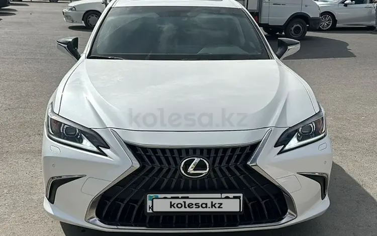 Lexus ES 250 2022 годаfor26 000 000 тг. в Астана