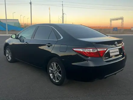 Toyota Camry 2016 года за 5 700 000 тг. в Уральск – фото 2