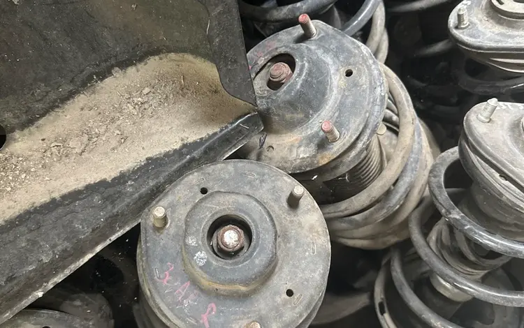 Передние амортизаторы камри 30 араб за 56 886 тг. в Алматы