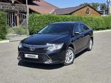 Toyota Camry 2015 года за 10 700 000 тг. в Семей – фото 2