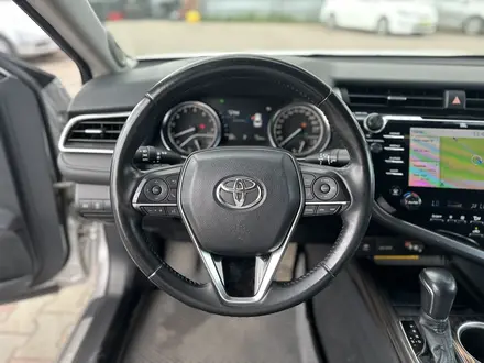 Toyota Camry 2018 года за 13 000 000 тг. в Актобе – фото 15