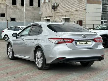 Toyota Camry 2018 года за 13 000 000 тг. в Актобе – фото 6