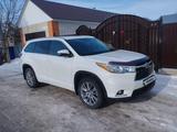 Toyota Highlander 2015 года за 16 200 000 тг. в Актобе