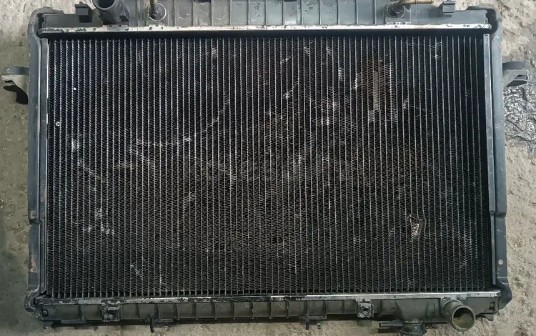 Радиатор охлаждения на Toyota Land Cruiser 80 за 35 000 тг. в Алматы